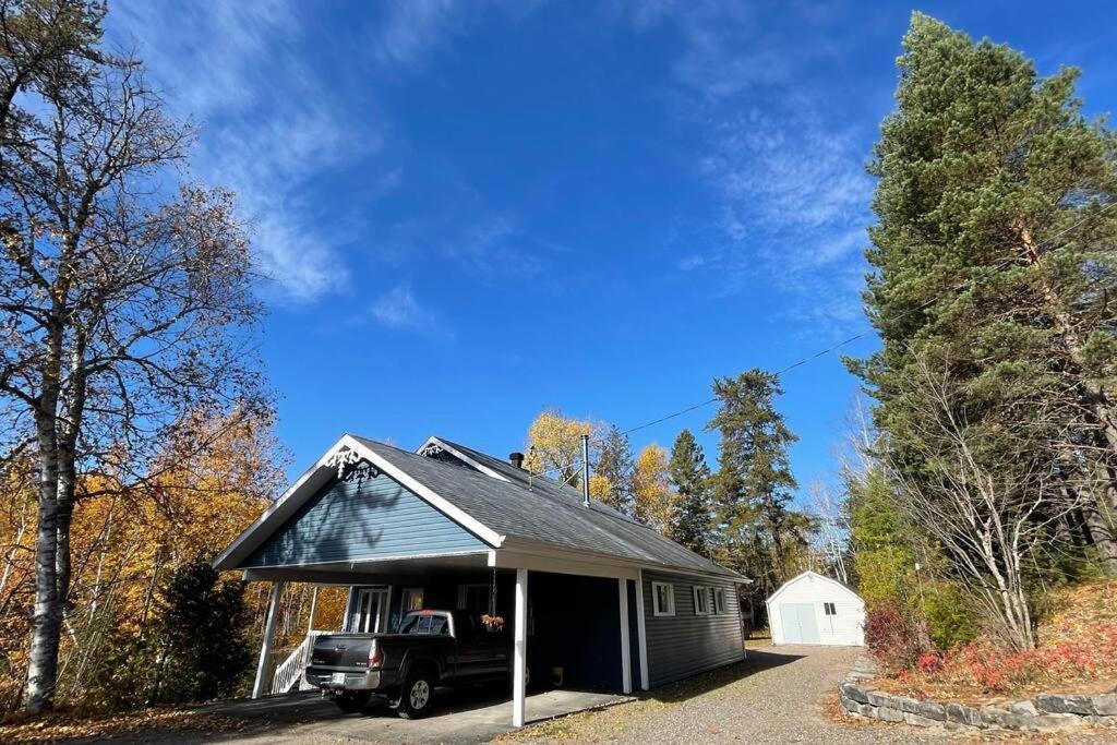 Le Chalet Bleu, Aux Pieds Des Monts-Valin Saint-David-de-Falardeau Extérieur photo